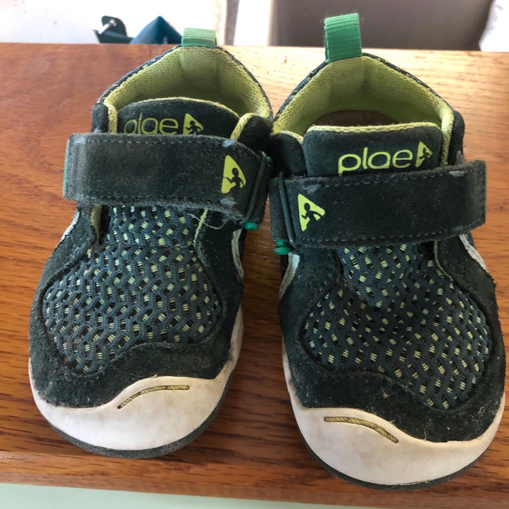 Plae shoes